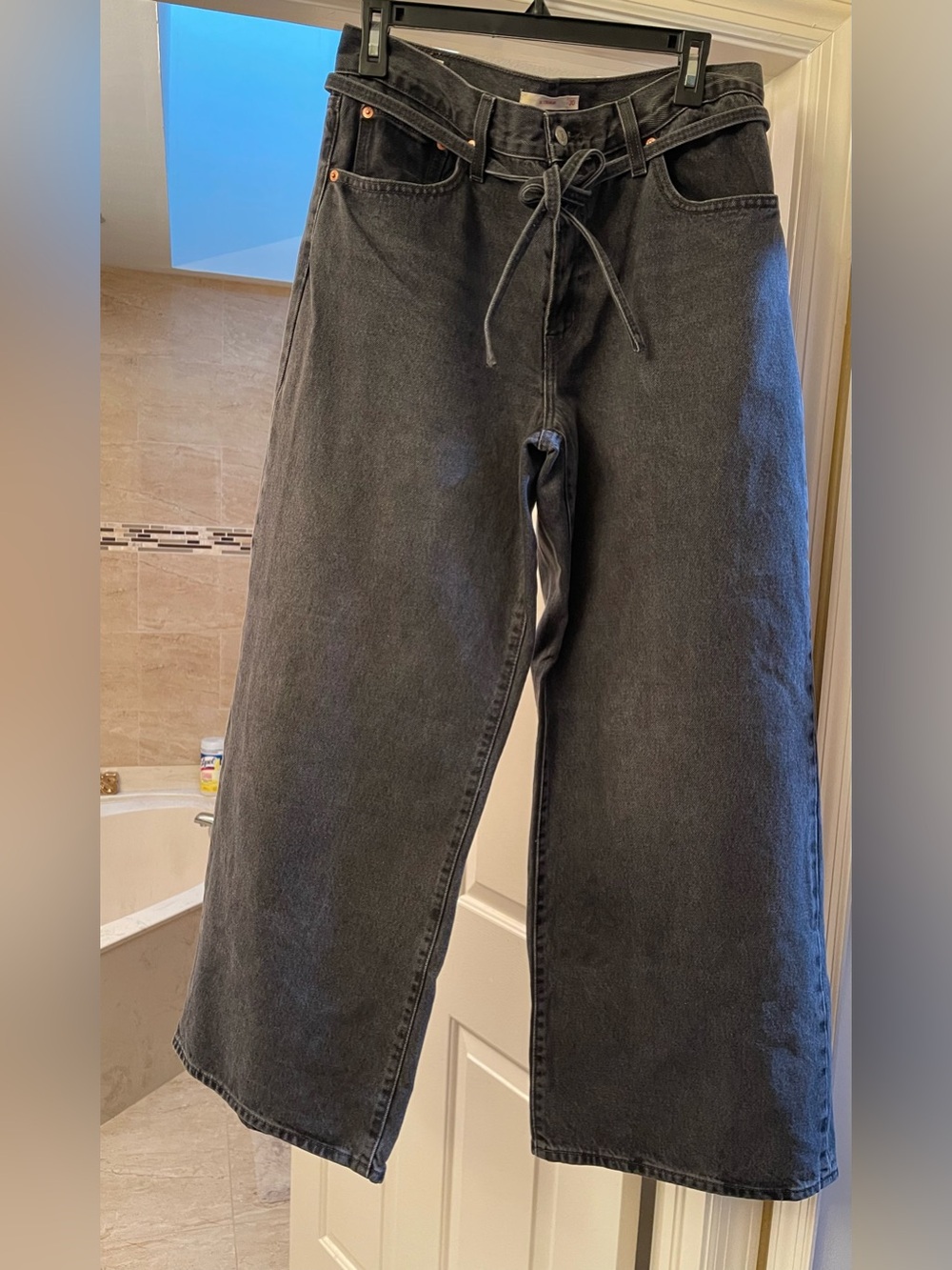 Levi's Women’s Black Wide-Leg Drawstring Jeans. Style: XL Straight Size30x31